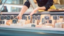 Un rappel urgent lancé pour ce fromage adoré de tous et vendu à Intermarché car contaminé par une bactérie