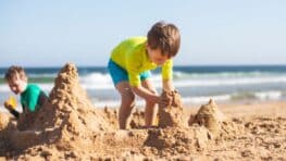 135 euros à cause des châteaux de sable sur certaines plages de France ?