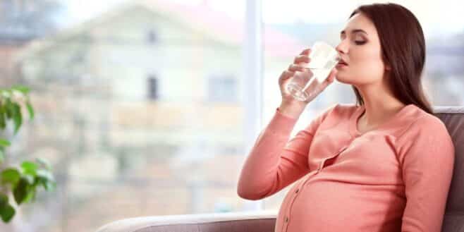 Ces risques pour votre bébé si vous buvez l'eau du robinet enceinte
