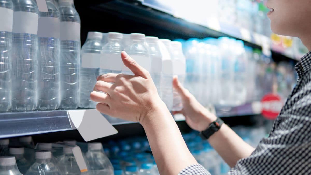 C’est la seule eau en bouteille sans microplastiques selon une étude et — free download