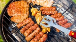 "J'ai cherché ce produit partout": LIDL sort le produit parfait pour toujours avoir un barbecue propre