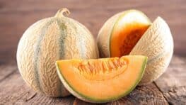 L’erreur fatale que tout le monde fait avec le melon et qui lui fait perdre toute sa saveur