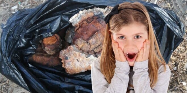 Une fillette ramène une pierre comme souvenir de la plage, sa mère s'aperçoit ensuite que c'est en réalité une grenade