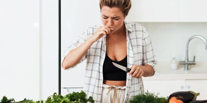 Vous le faites sûrement après chaque course mais ce geste anodin peut transformer votre cuisine en bombe à microbes