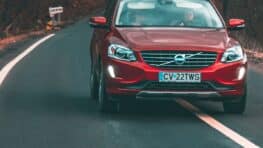 Automobilistes : les cas où vous pouvez franchir une ligne blanche sans risquer la sanction