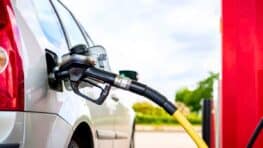 Bonne nouvelle le prix du carburant chute grâce aux ventes à prix coûtant pour tous les automobilistes