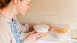 Ce geste d'une microbiologiste pour conserver les plats maison et éviter l'intoxication
