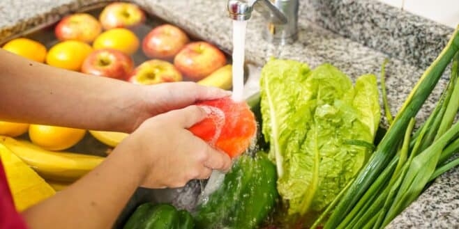 Ce geste indispensable pour réduire les pesticides sur vos légumes et les risques d'intoxication