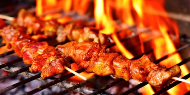 Cette astuce de campeur avec une simple chips va changer vos barbecues