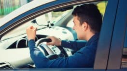 « Je ne savais même pas que c’était interdit » : cette habitude coûte 450 € aux automobilistes