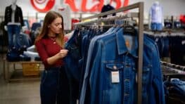 Kiabi sort la veste en jean la plus cool et branchée de la rentrée