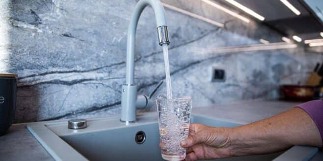 La méthode idéale qui filtre l'eau du robinet pour supprimer les microplastiques et les bactéries selon 60 Millions de consommateurs