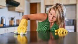 Les experts valident cet ingrédient que vous avez déjà chez vous pour nettoyer toutes les tâches dans la cuisine