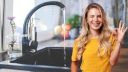 Mettez toujours un verre et du papier dans l'évier avant de partir en vacances