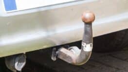 Que risquent les automobilistes qui conduisent avec une boule d'attelage non utilisée ?