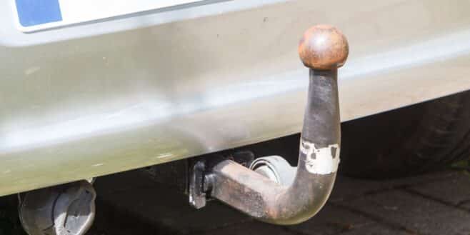 Que risquent les automobilistes qui conduisent avec une boule d'attelage non utilisée ?