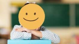 Réseaux sociaux : mettre un émoji sur le visage de votre enfant ne protège en rien