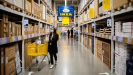 Tout le monde se les arrache chez IKEA : les stores occultants qui rafraîchissent la maison
