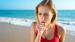 Vous êtes allés à la plage cet été ? Voici le danger invisible qui provoque fièvre, toux et maux de tête