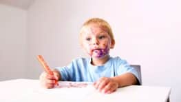 Cet ingrédient de la cuisine enlève une tache de feutre en quelques secondes