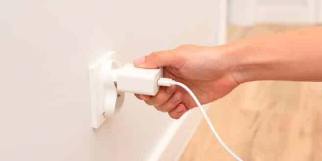 Cette erreur avec votre chargeur de téléphone fait exploser la facture d'énergie