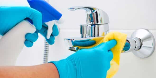 Cette méthode de nettoyage pour avoir une salle de bain brillante et propre en un rien de temps
