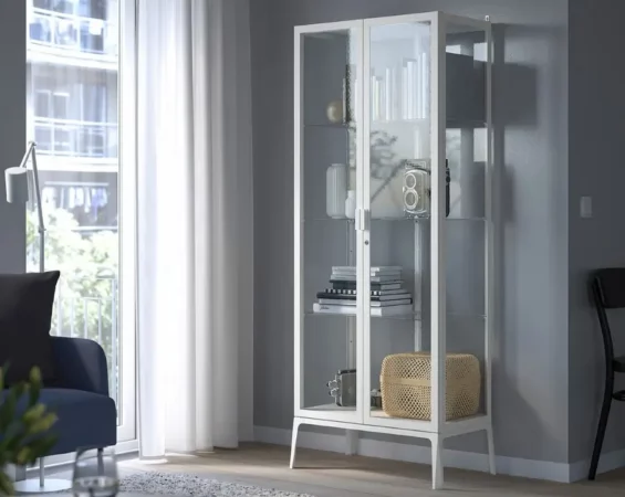 IKEA rend votre salon moderne et élégant grâce à ces vitrines minimalistes