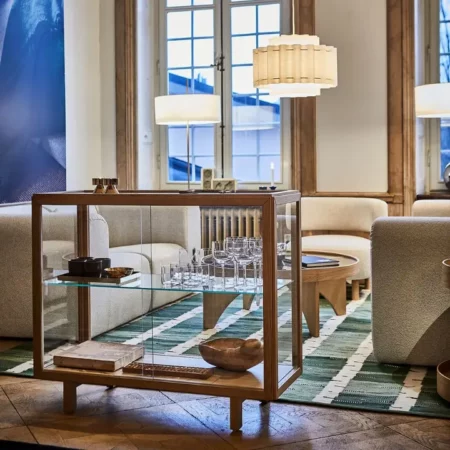 IKEA rend votre salon moderne et élégant grâce à ces vitrines minimalistes