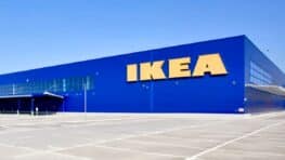 IKEA s'associe avec un designer de renom pour une collection ultra-colorée à tout petit prix