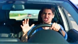 Il écope de 750€ d'amende après avoir démarré au feu vert à cause de ce détail du Code de la route