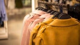 Kiabi frappe fort avec ce manteau mi-saison tendance et élégant à moins de 40 €