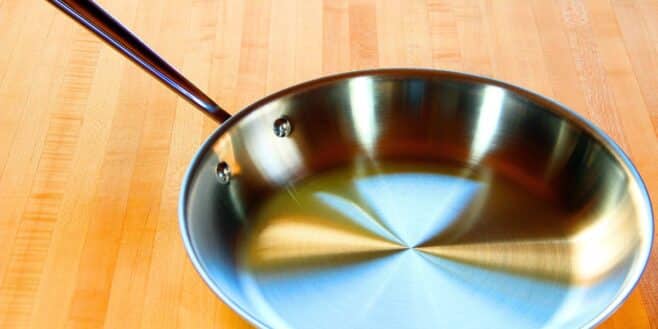 La graisse dans vos poêles c'est terminé grâce à cette astuce qui les rend comme neuves