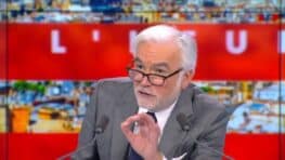Pascal Praud s'en prend violemment à ce célèbre présentateur télé