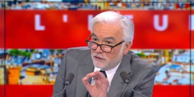 Pascal Praud s'en prend violemment à ce célèbre présentateur télé