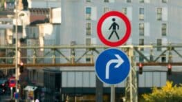 « Peu de conducteurs le savent » : ce que signifie vraiment un panneau retourné