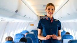 Voici la véritable raison pour laquelle les hôtesses de l'air vous disent "bonjour" dans l'avion