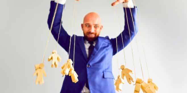 7 signes pour repérer une personne manipulatrice en moins de 5 min selon une psychologue