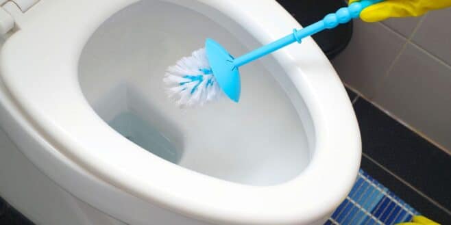 « 80 % des gens se trompent » : l’erreur qui empêche le bicarbonate de bien nettoyer vos toilettes