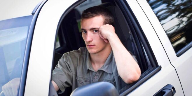 Attention à ne pas confondre ces deux panneaux à fond bleu, ils ne veulent pas dire la même chose