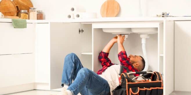 Canalisations bouchées : l'astuce simple pour déboucher votre évier et votre lavabo sans plombier