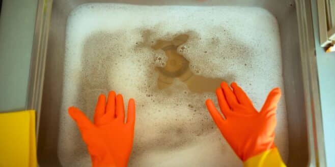 Cette astuce miracle d'un plombier pour déboucher un évier sans tout démonter