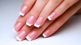 Cette manucure coréenne va rajeunir l'aspect de vos mains en un instant