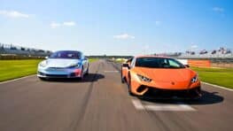 Un propriétaire de Tesla veut se mesurer à une Lamborghini et tombe de haut