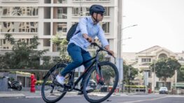 Une marque de vélo cargo très connue lance son premier longtail électrique, mais son prix fait grincer des dents