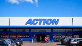 Action cartonne avec une lampe design à moins de 10 € pour votre salon