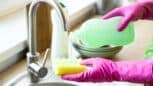 Cette alternative aux éponges évite les nids à bactéries pendant la vaisselle