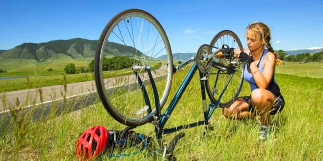 Cette pompe électrique minuscule pour vélo rentre facilement dans une poche ou un petit sac