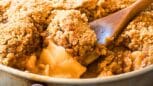 Cette recette express de crumble minute pommes et éclats de noisette va vous régaler