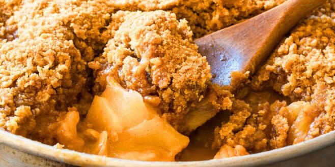 Cette recette express de crumble minute pommes et éclats de noisette va vous régaler