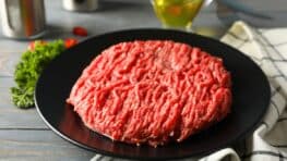 Des steaks hachés et de la viande rappelés d'urgence pour risque de blessure, les enseignes concernées